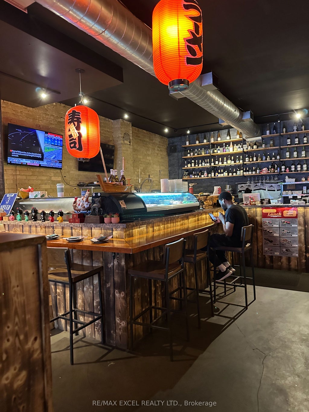 896 Queen Street E, Toronto E01