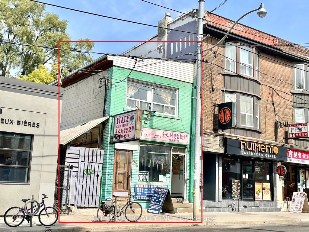 934 Gerrard Street E, Toronto E01