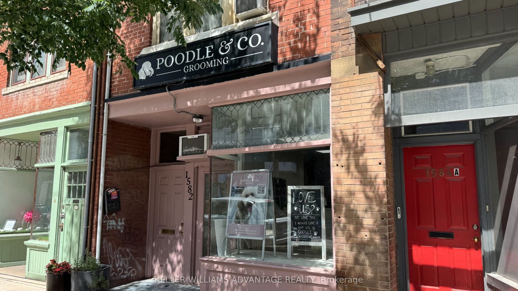 1582 Queen Street E, Toronto E01