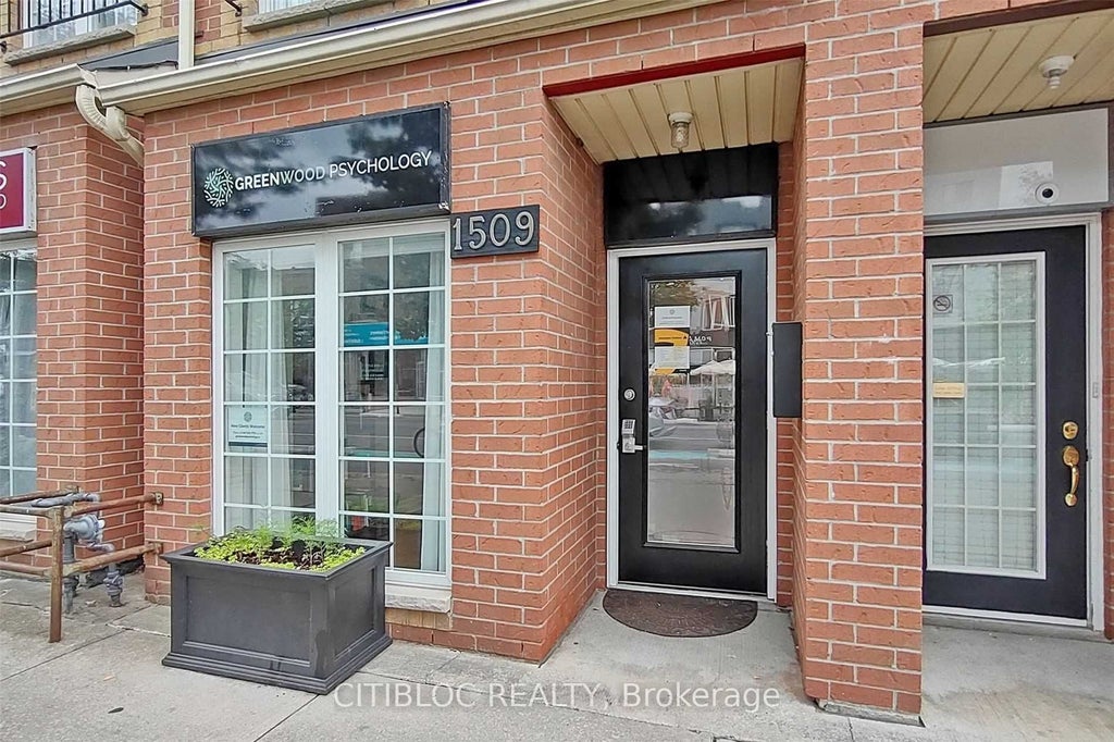 1509 Danforth Avenue, Toronto E01