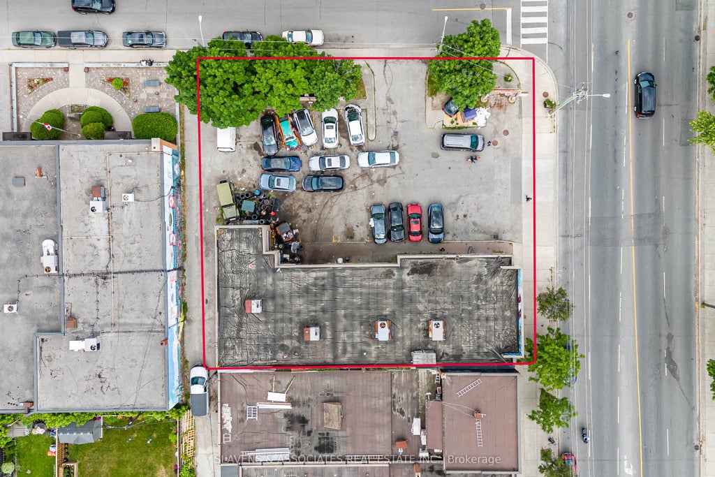 3312 Danforth Avenue, Toronto E06