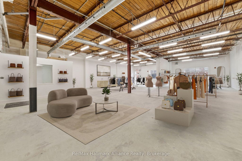 1120 Dundas Street E, Toronto E01