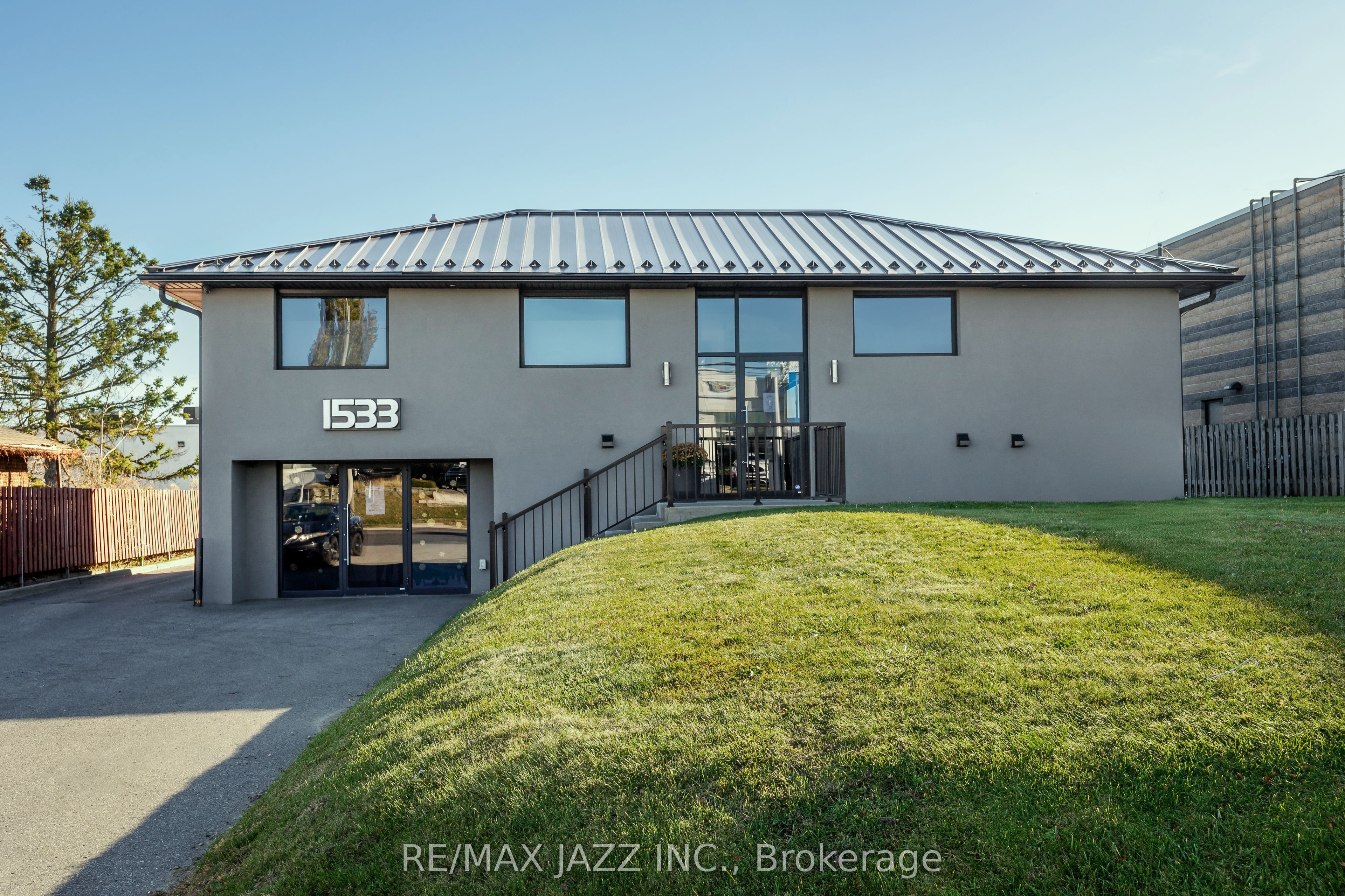 Featured Listing Image