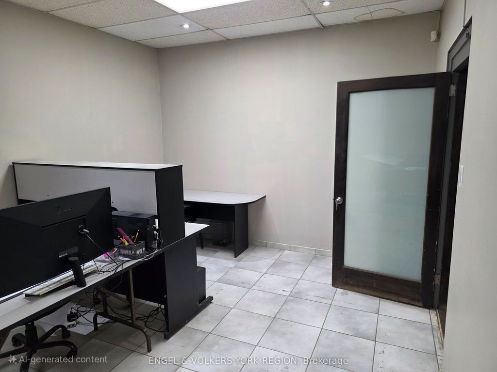 1344 Wellington Street W #4, King