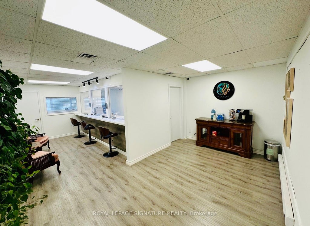 10255 Yonge Street 201, Richmond Hill