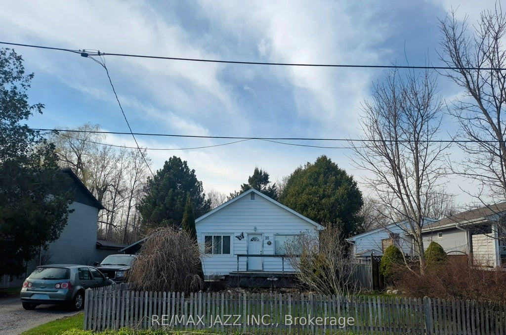 35 Maple Street, Uxbridge