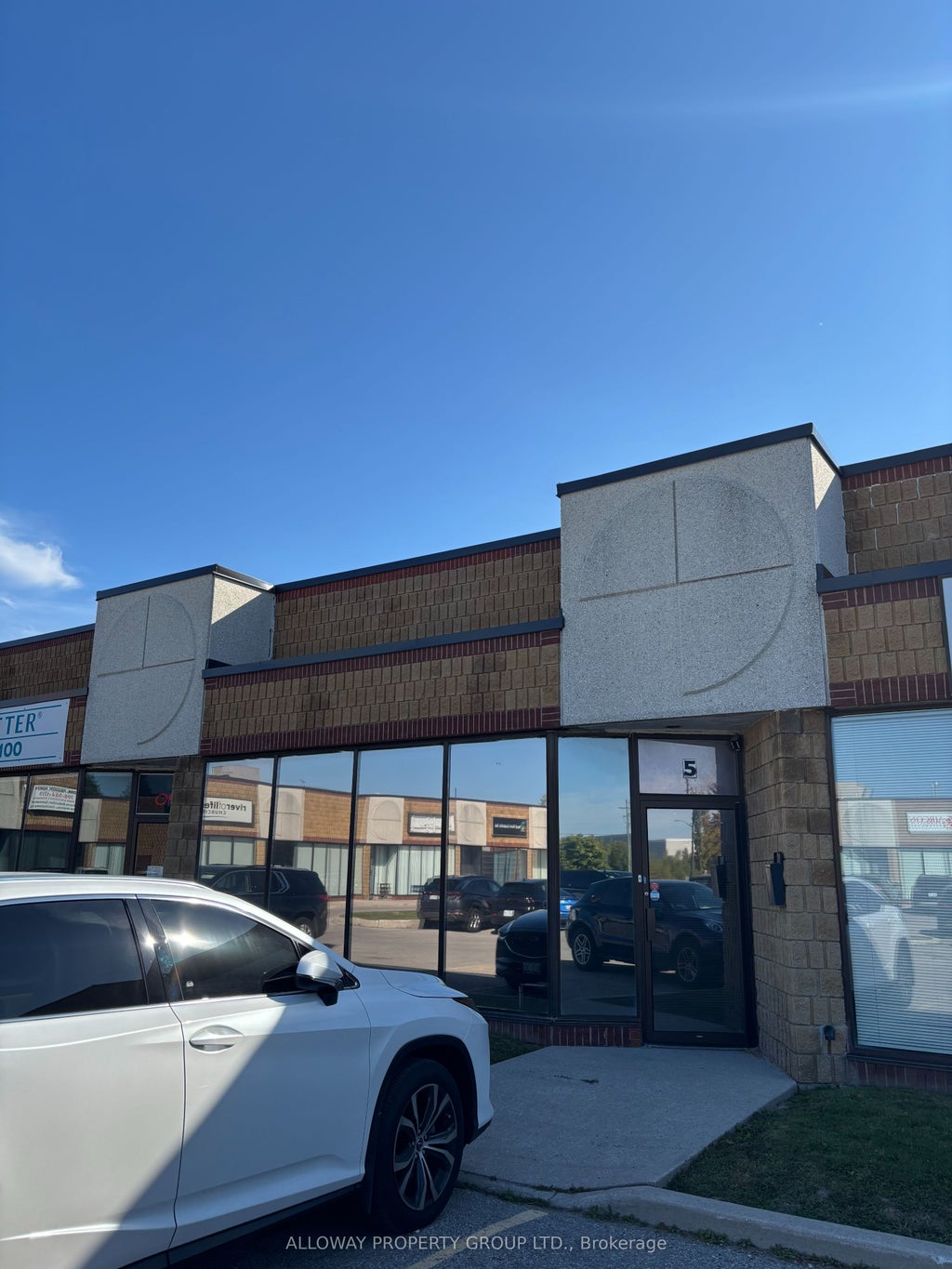 1260 Journey's End Circle 5, Newmarket