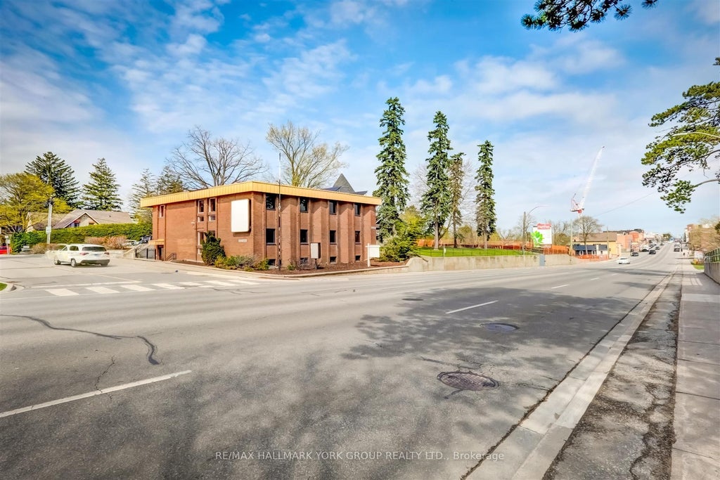 15064 Yonge Street, Aurora