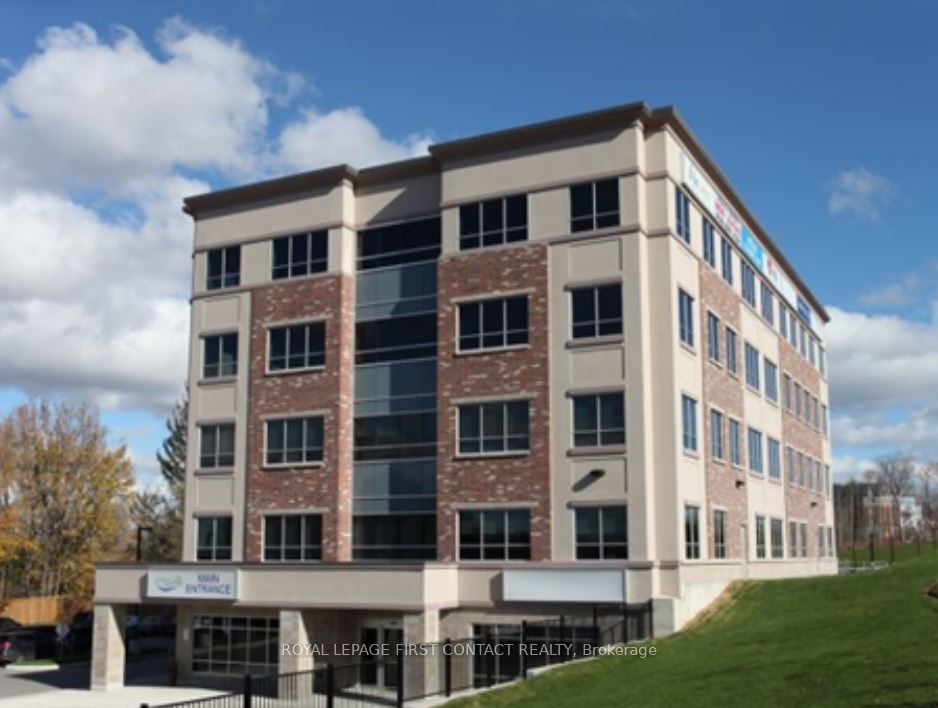 11 Lakeside Terrace 105, Barrie