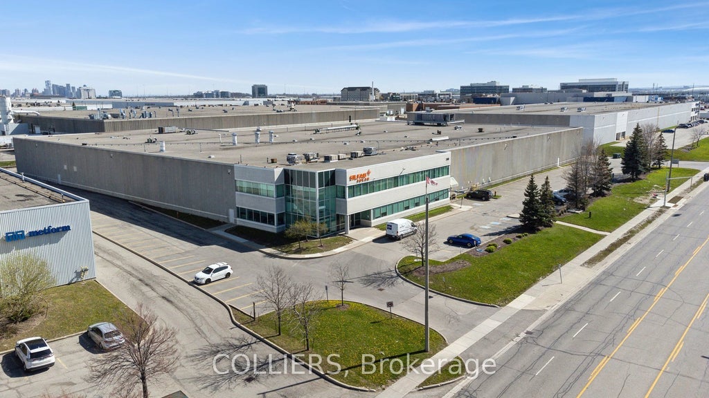240 Courtneypark Drive E, Mississauga