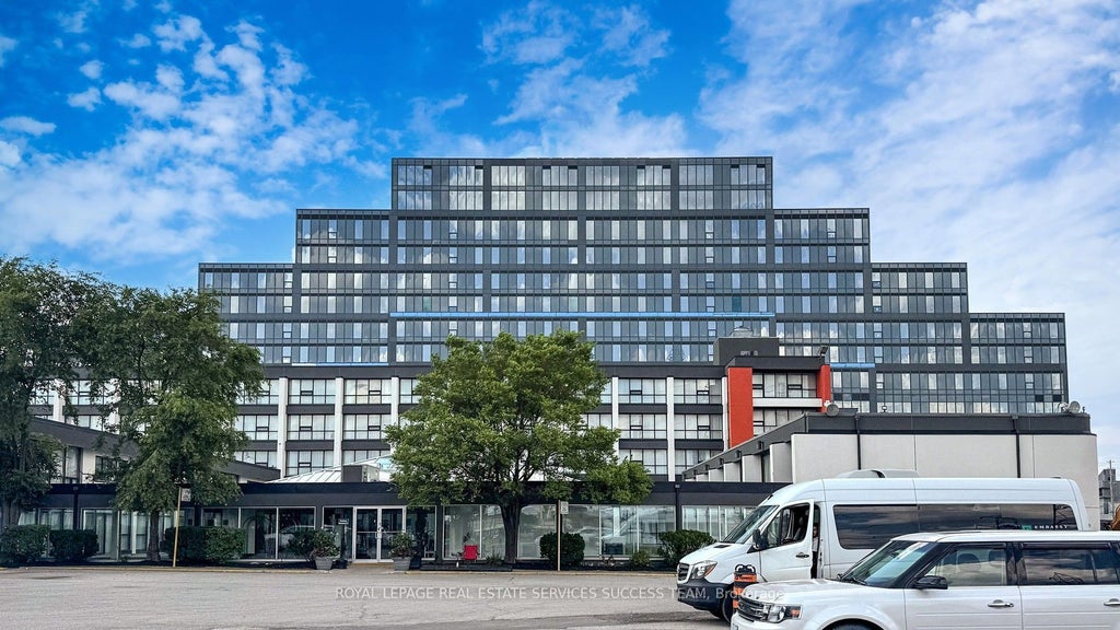 600 Dixon Road 301, Toronto W09