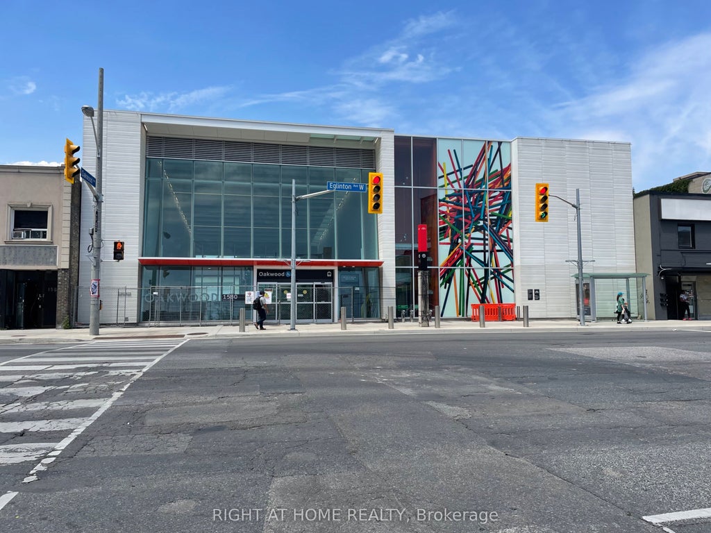 1590 Eglinton Avenue W, Toronto W04