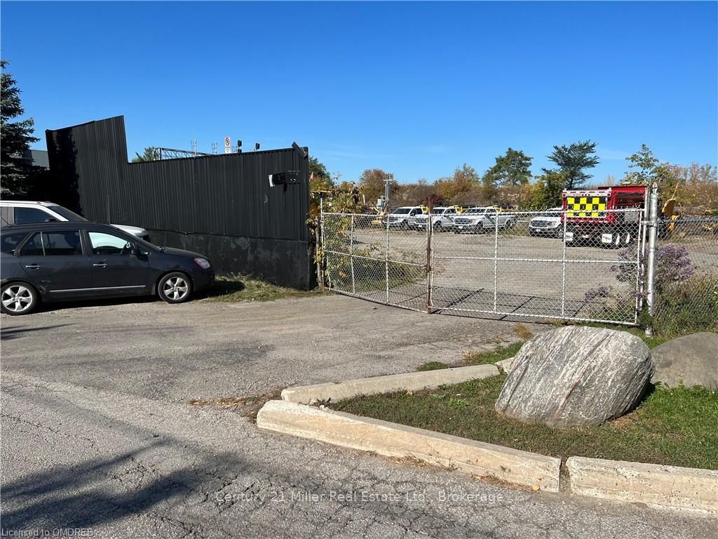 1 Whitlam Avenue, Toronto W06