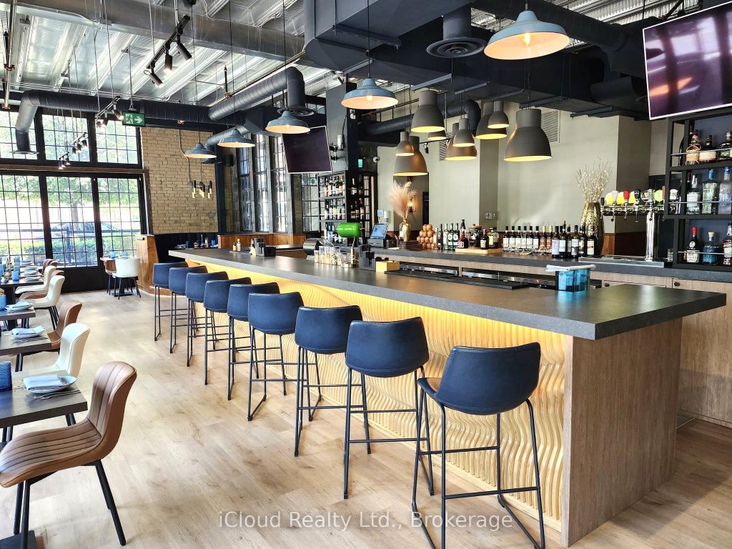 33 Powerhouse Street, Toronto W02