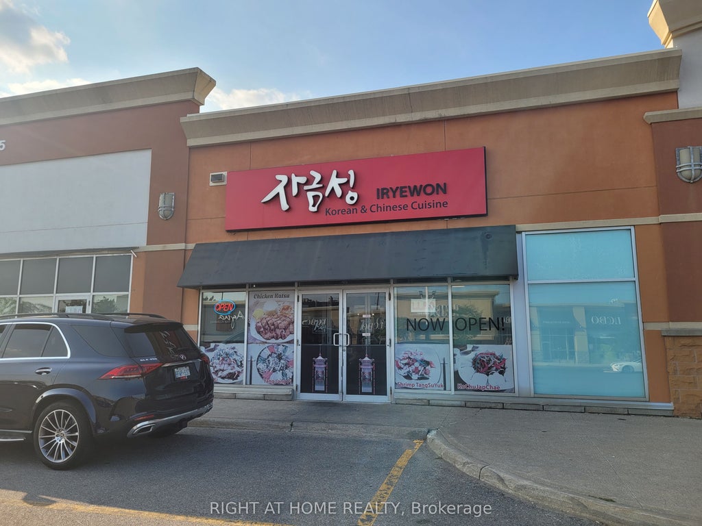 2215 Steeles Avenue W C4-5, Toronto W05