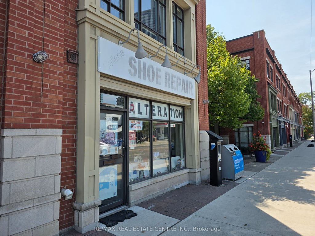 165 Lakeshore Road E, Mississauga