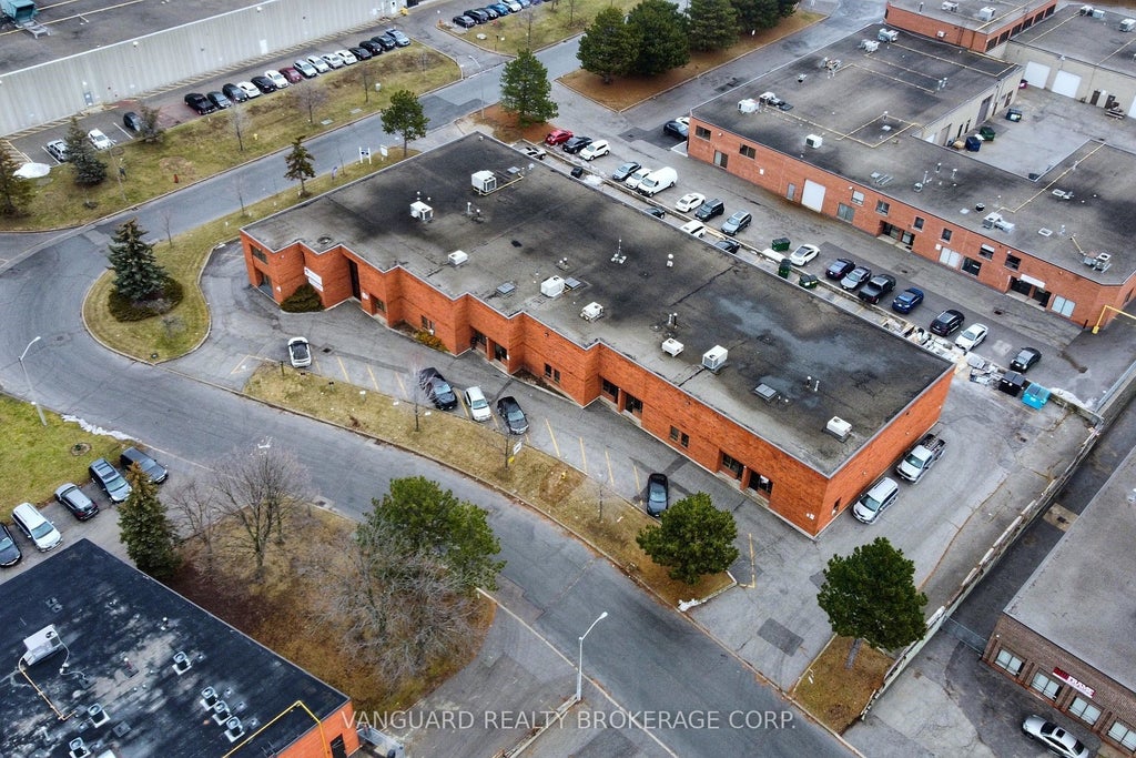 320 Deerhide Crescent, Toronto W05