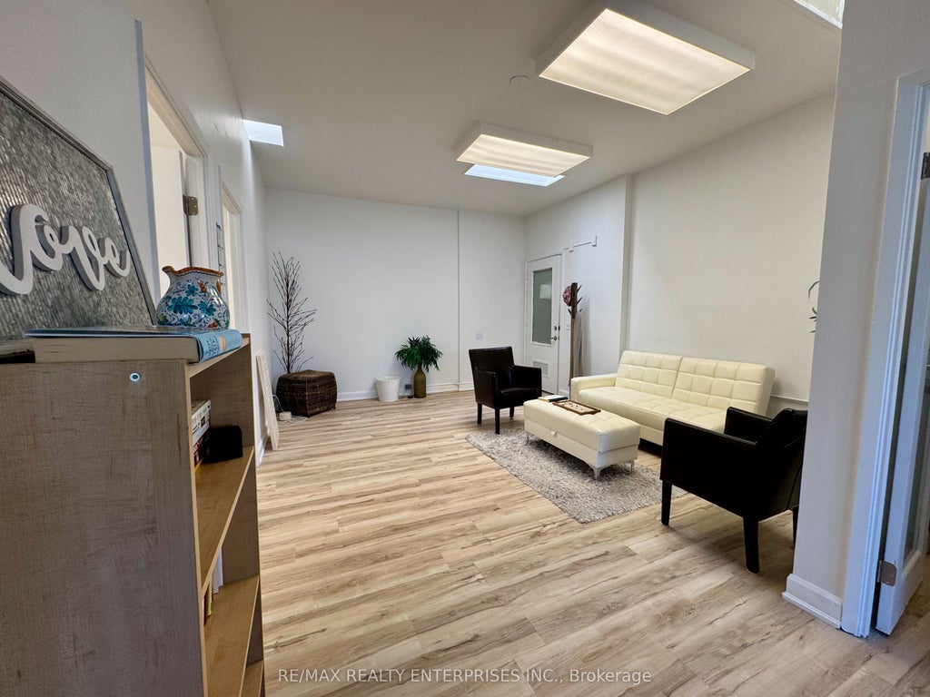 292 Lakeshore Road E, Oakville