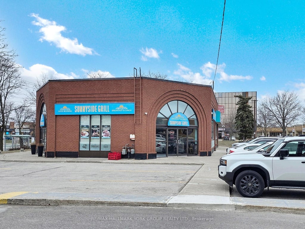 2777 Steeles Avenue W, Toronto W05