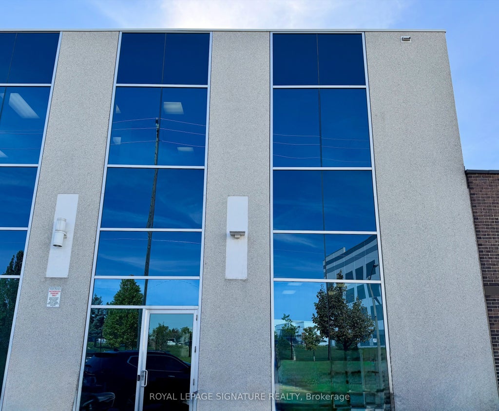 240 Bartor Road, Toronto W05