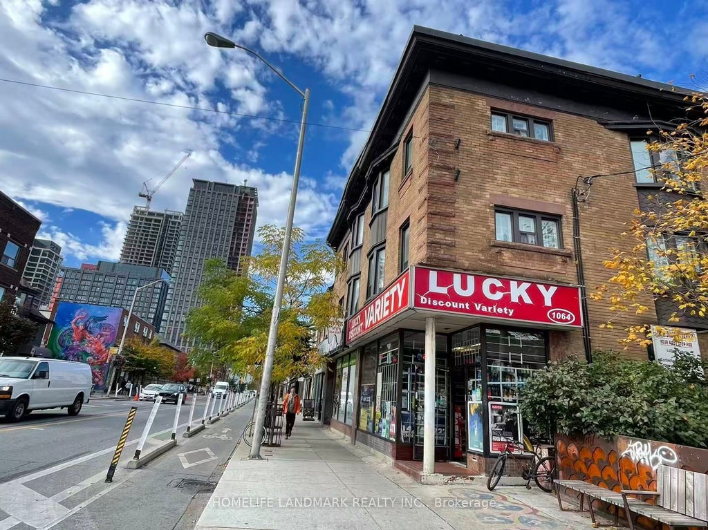 1064 Bloor Street W, Toronto W02