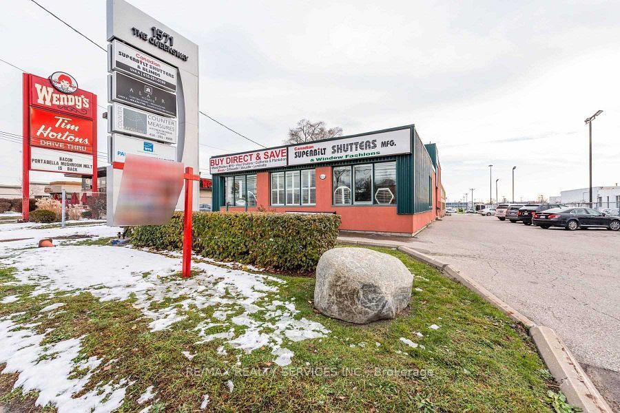 1571 The Queensway N/a D, Toronto W08