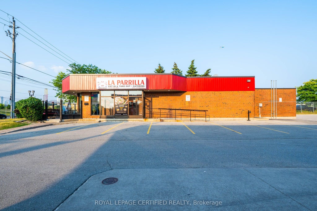 5025 Steeles Avenue W, Toronto W05