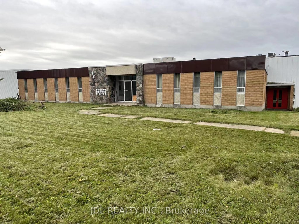 950 Mackay Street, Pembroke