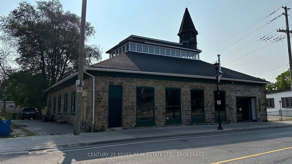 9 King Street E, Gananoque