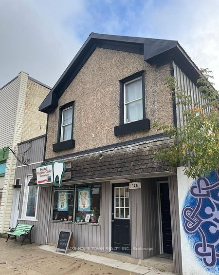 126 Garafraxa Street N, West Grey