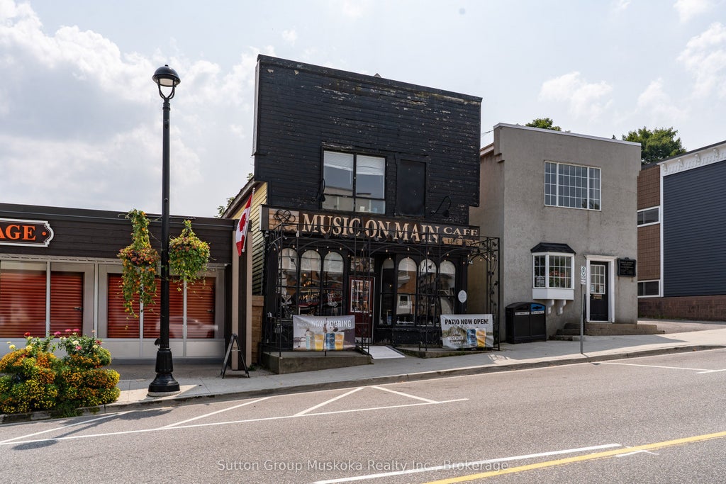 7 Main Street W, Huntsville