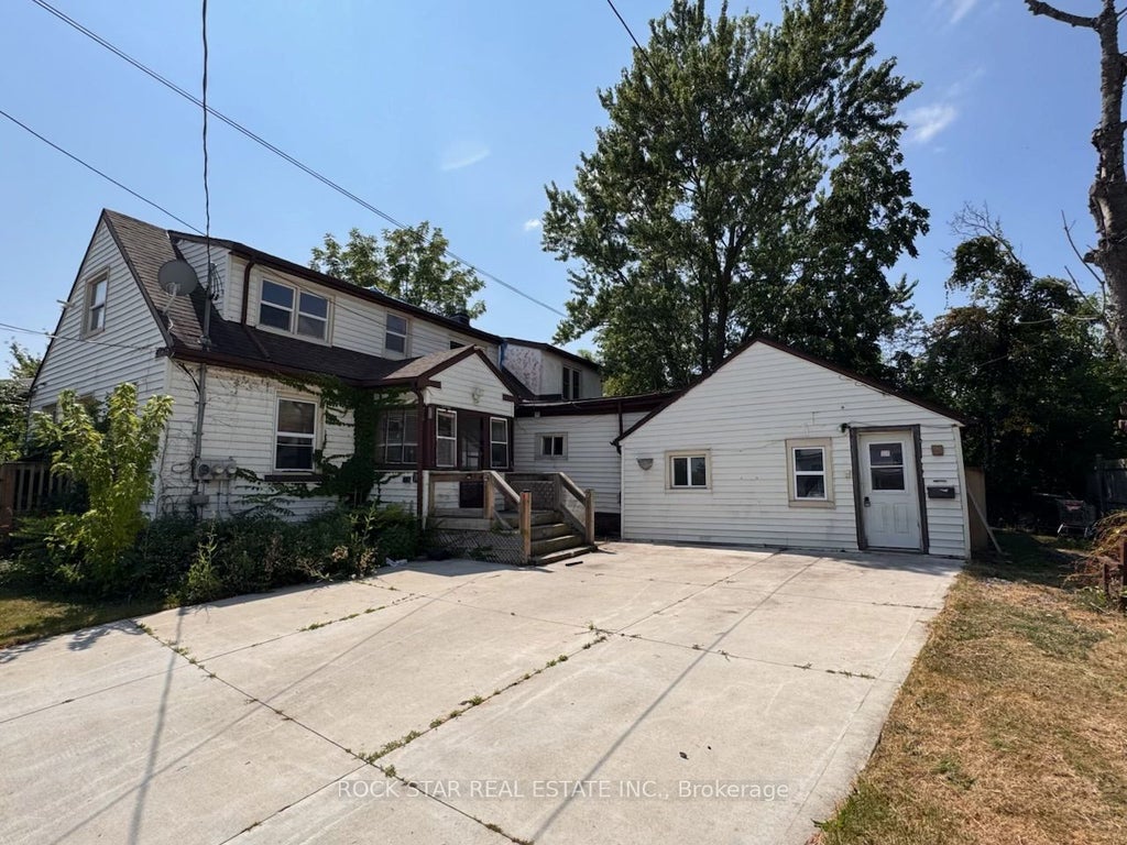 646 Deere Street, Welland