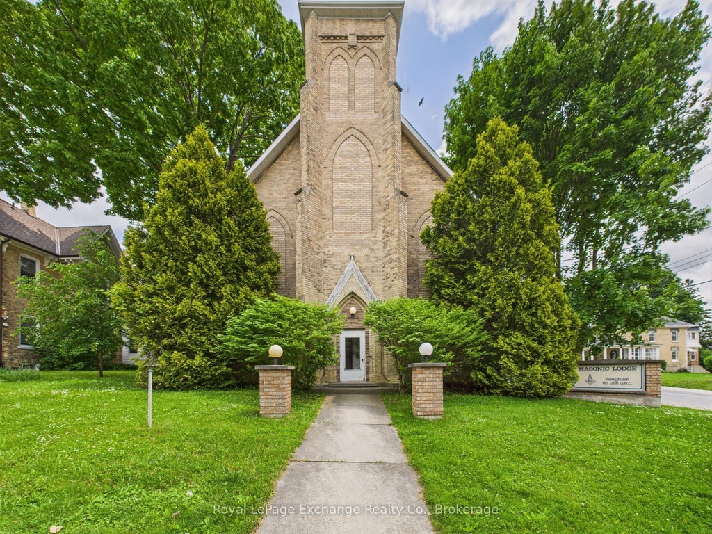 241 Centre Street, North Huron