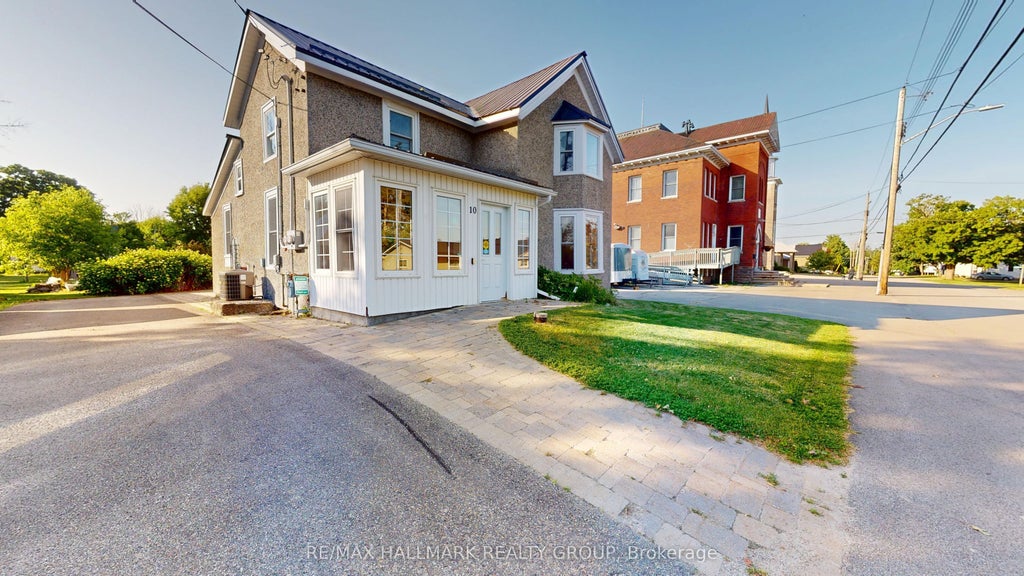 10 Wellington Street E, Athens