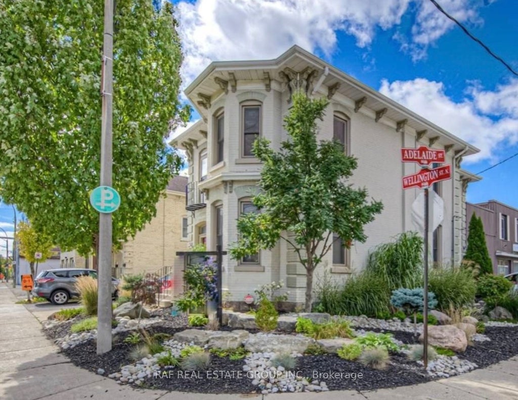 21 Wellington Street N, Woodstock