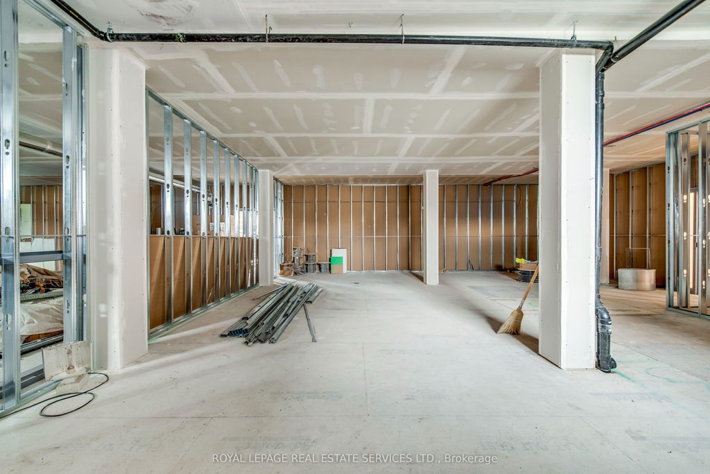 401 Victoria Avenue N 200, Hamilton