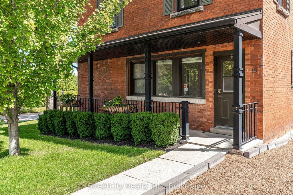 19 Waterloo Street S, Stratford