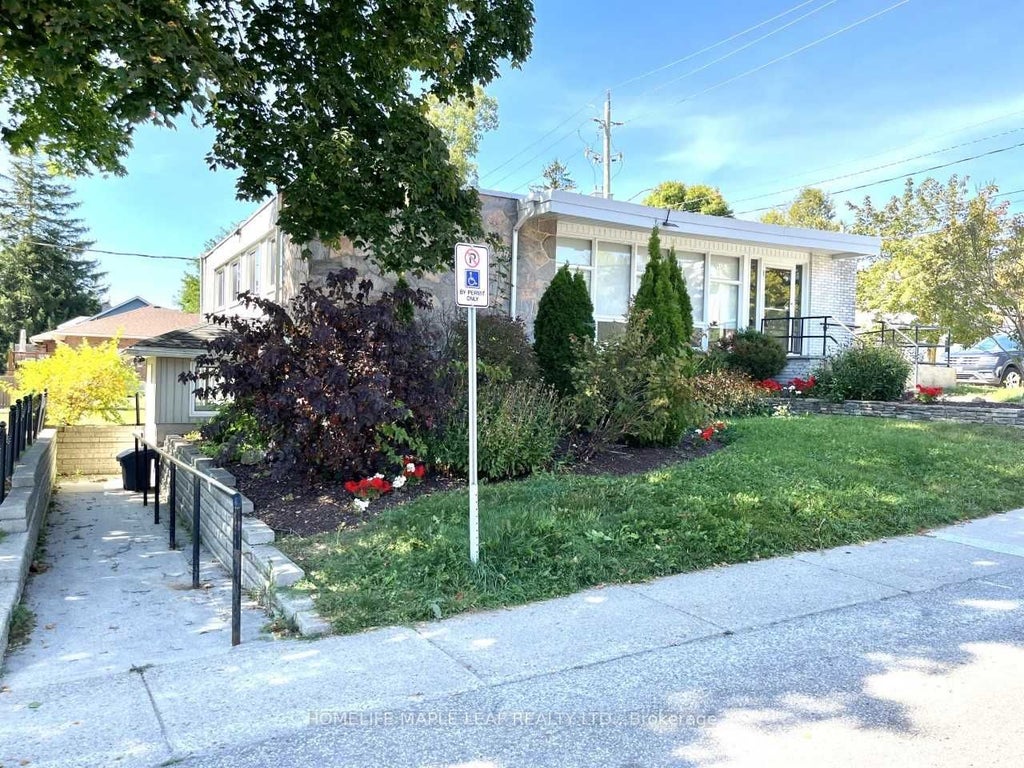 3742 Nafziger Road, Wellesley