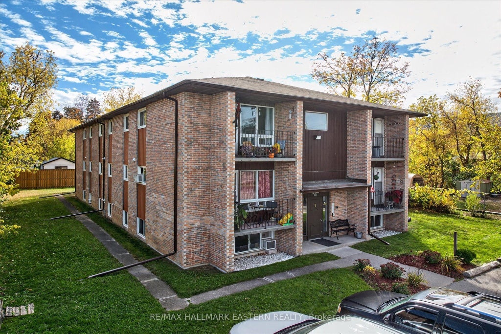 135 Lansdowne Street W, Peterborough