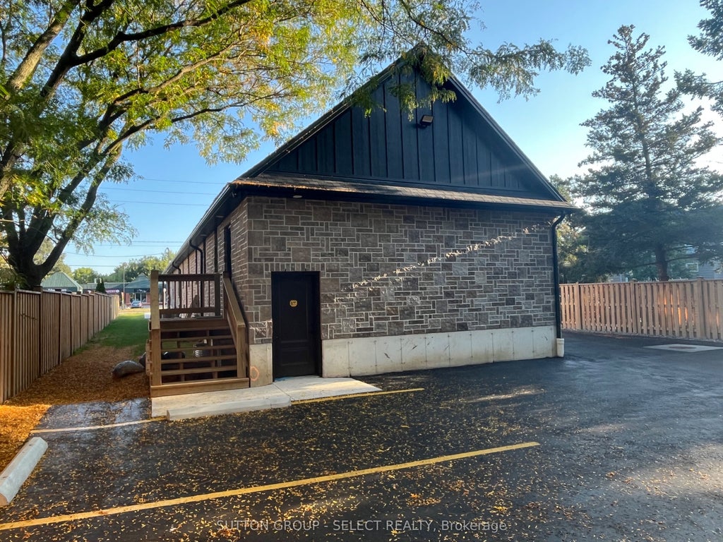 2389 Main Street, London South