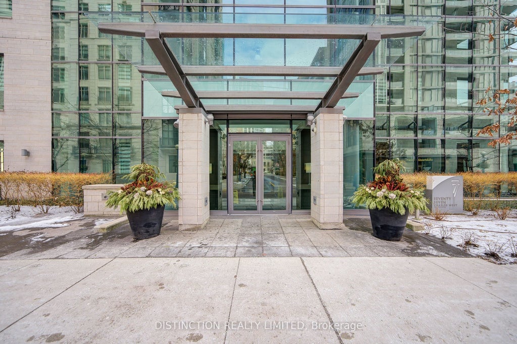 77 Charles Street W 1603, Toronto C01