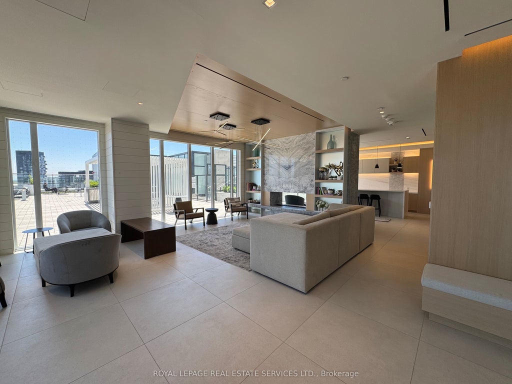 5 Defries Street N 208, Toronto C08