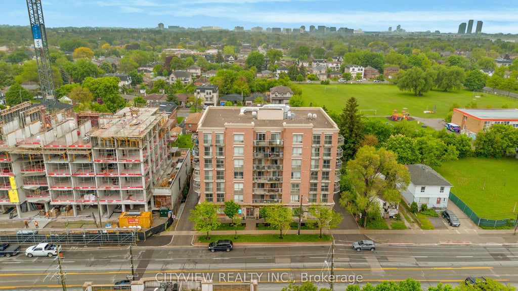 801 Sheppard Avenue W 307, Toronto C06