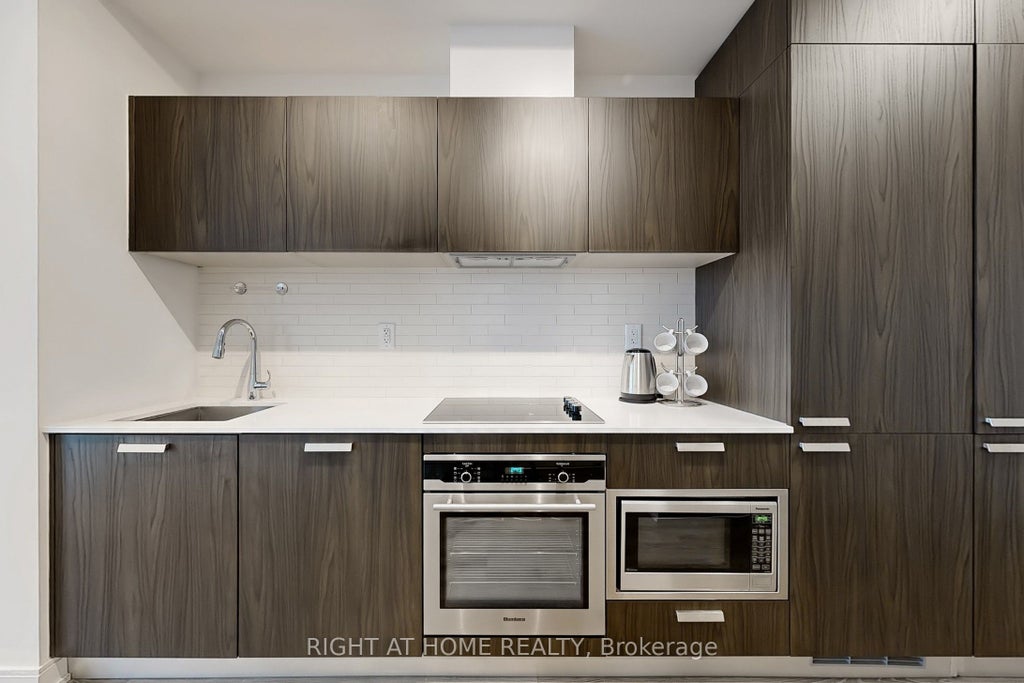 50 Charles Street E 3906, Toronto C08