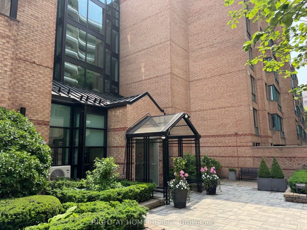 225 Davenport Road 319, Toronto C02