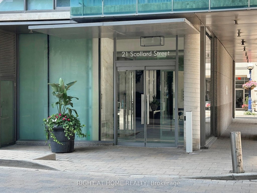 21 Scollard Street 207, Toronto C02