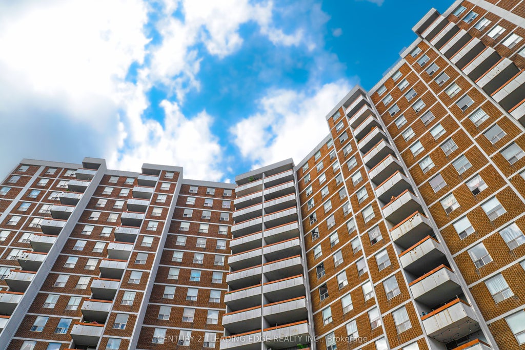 10 Edgecliff Golfway 617, Toronto C11