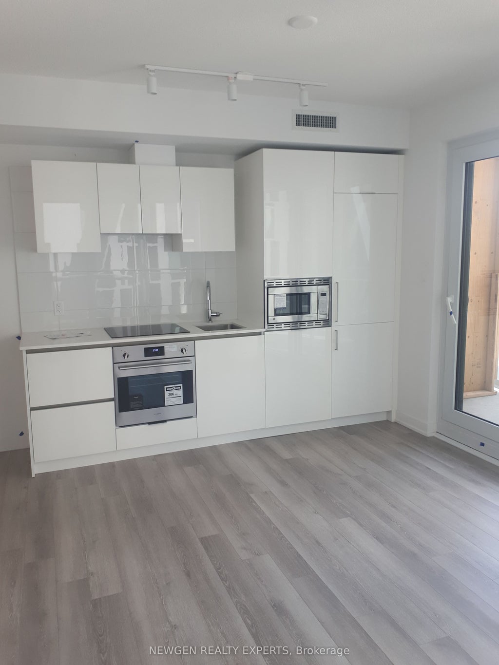 230 Simcoe Street 731, Toronto C01