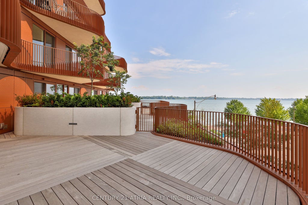 155 Merchants' Wharf N/a 214, Toronto C08