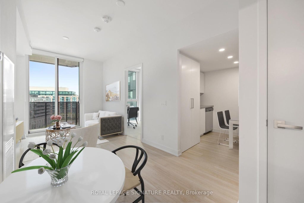 30 Tretti Way 824, Toronto C06